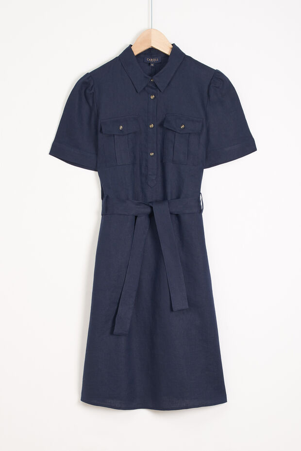 La robe en lin, un indispensable de votre dressing estival. Facile à porter, elle vous   ravira aussi bien à la ville qu'à la plage. Imaginée cette saison dans des coloris doux et pastels   pour une silhouette fraiche et chic.
